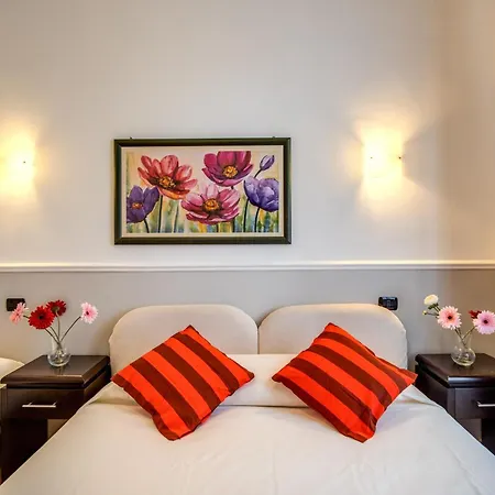 Everest Hotel