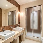 Everest Hotel 2*