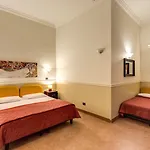 Everest Hotel 2*