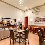 Everest Hotel