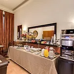 Everest Hotel