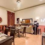 Hotel Everest
