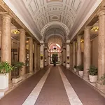 Everest Hotel 2*