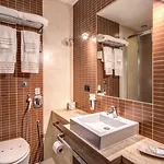 Everest Hotel