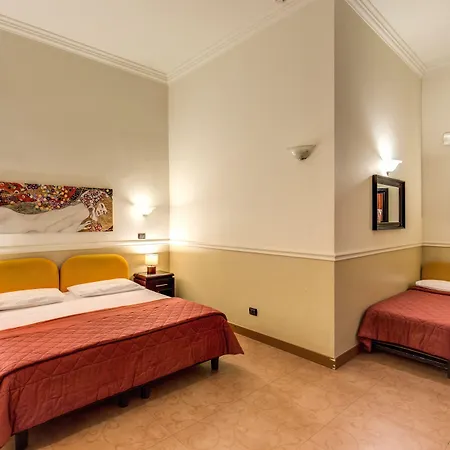 Everest Hotel 2*