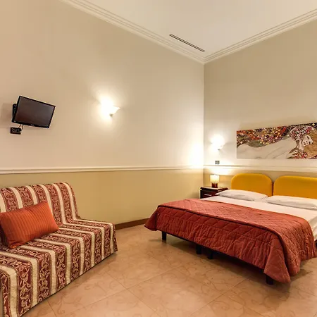 Everest Hotel 2*