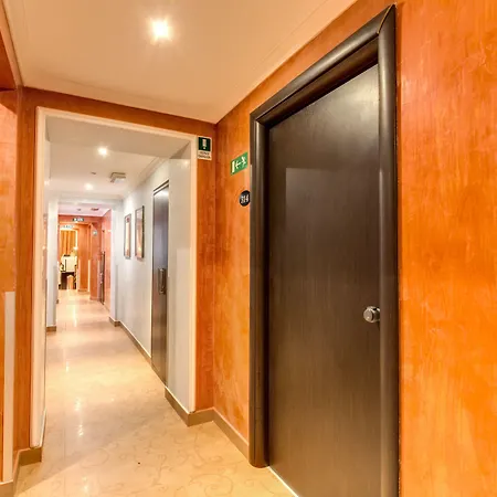 Hotel Everest 2*