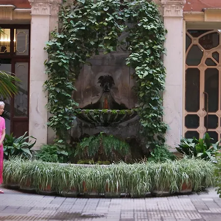 Everest Hotel